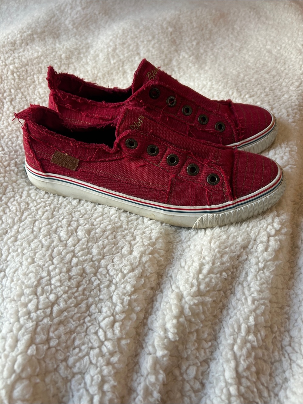 Size 10 Red Blowfish Sneakers - Picture 3 of 6